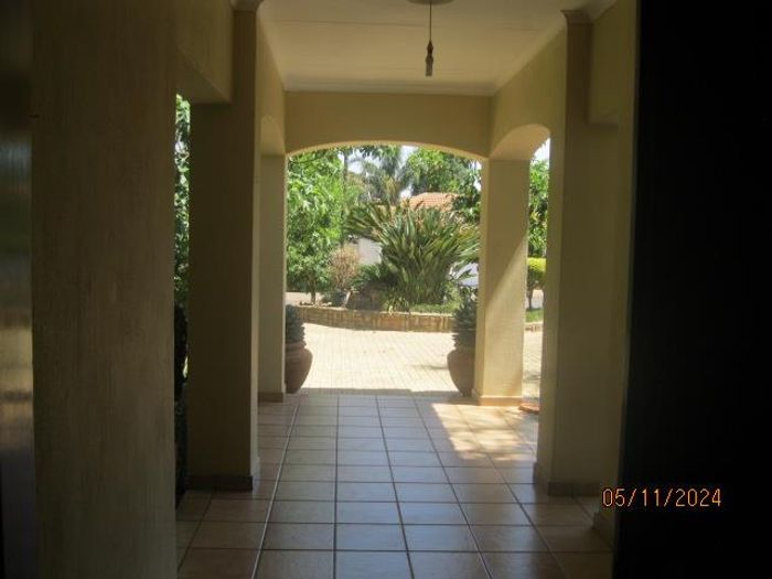 3-Bedroom House To Rent in Silver Lakes Golf Estate with Solar, Pool, and Office Space.