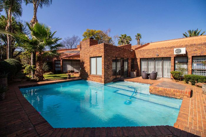 Lakefield House For Sale: 4 Beds, Pool, Sauna, Study, Patio with Braai. Secure Area.