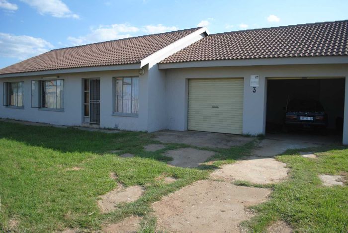 Riversdale House For Sale: 3 Bedrooms, double garage, spacious lounge, near amenities.