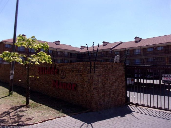 2-Bedroom Apartment To Rent in Pretoria North, near schools and shops.