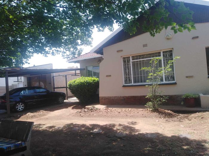 For Sale: 4-Bedroom House in Elspark with garage, carports, and staff quarter.