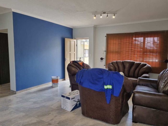 Tsumeb Central Townhouse For Sale: 2 Bedrooms, 1 Bathroom, Great Price N$690,000.