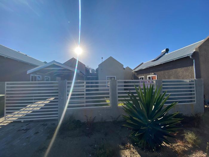 Property #2393388, Townhouse For Sale in Okahandja Central