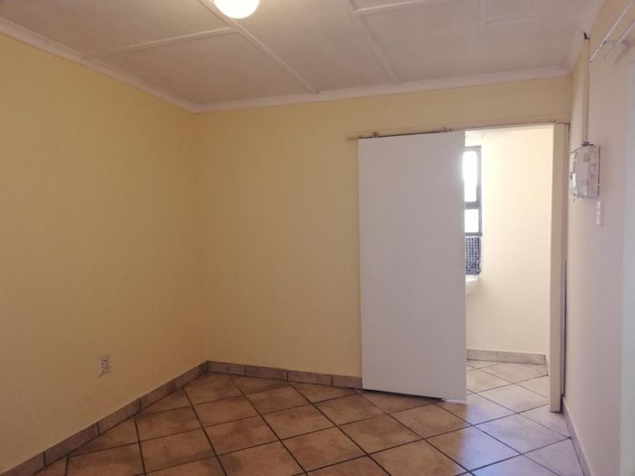 Property #10626, Apartment rental monthly in Quigney