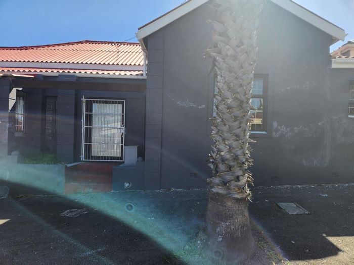 Property #10823, House rental monthly in Quigney