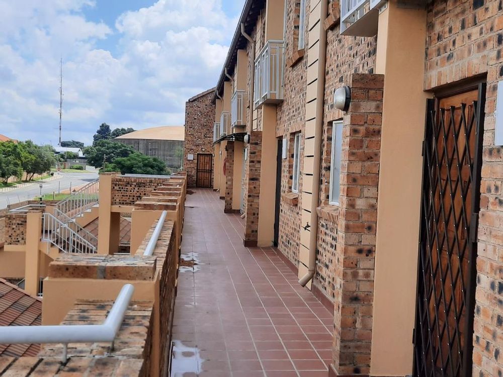 Stylish Loft Apartment To Rent in Halfway Gardens Community 10156