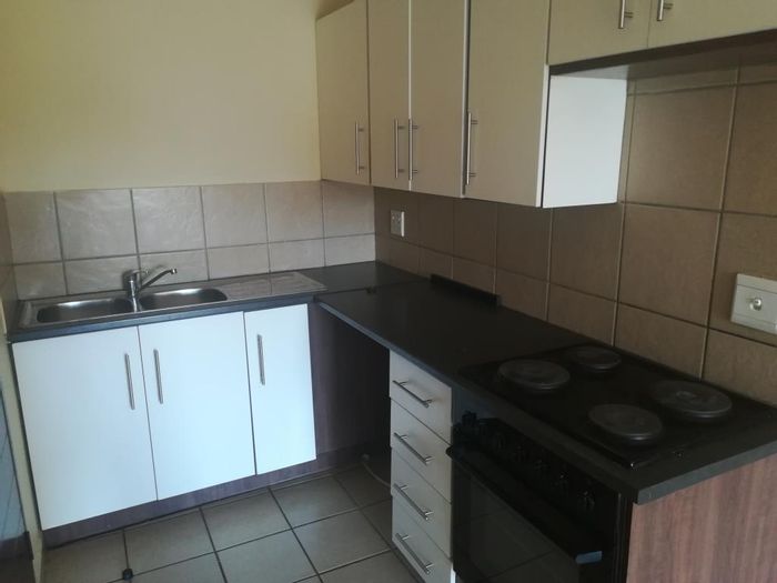 Property #10319, Apartment rental monthly in Die Hoewes