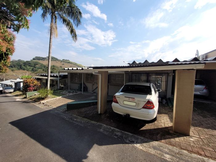 Charming Hibberdene Central Townhouse for Sale - Pet Friendly, Near Beach & Shopping!