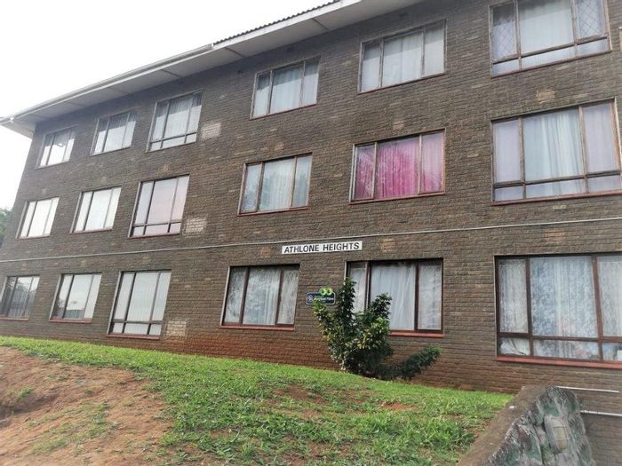 Spacious Port Shepstone Central Apartment for Sale: Sea Views and Close to Beach!