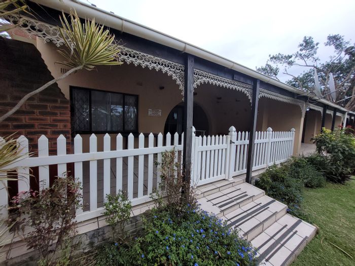 Charming Anerley Townhouse for Sale: Beach Access, Pet-Friendly, Secure Complex!