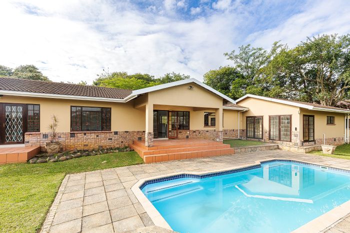 Stunning Umtentweni Home for Sale: Pool, Modern Kitchen, Scenic Views Await!