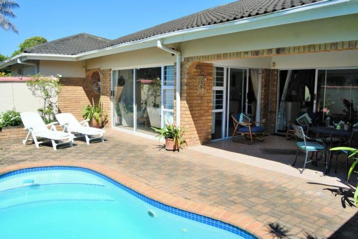 Shelly Beach House For Sale: Beach access, private pool, clubhouse, secure parking.