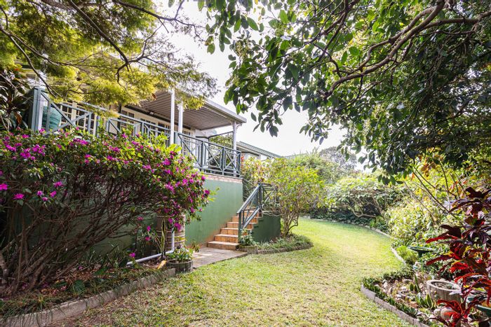 Pet-friendly townhouse in Umtentweni for sale, featuring garden, pool, and garage.