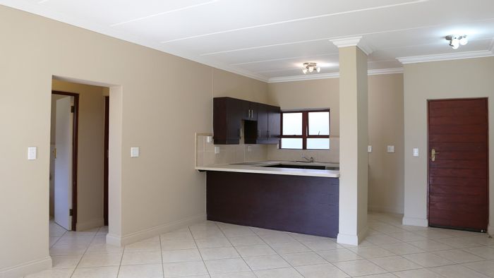 Carlswald Apartment For Sale: 24/7 security, clubhouse, pool, and braai facilities.