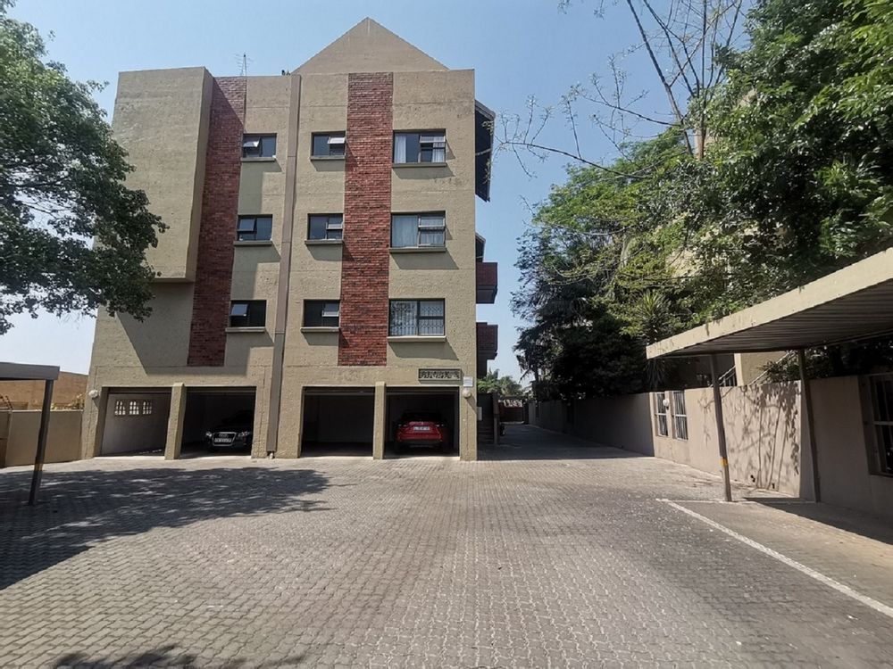 Modern 2 Bed Flat To Rent in Blackheath, Balcony & Newly Tiled Main