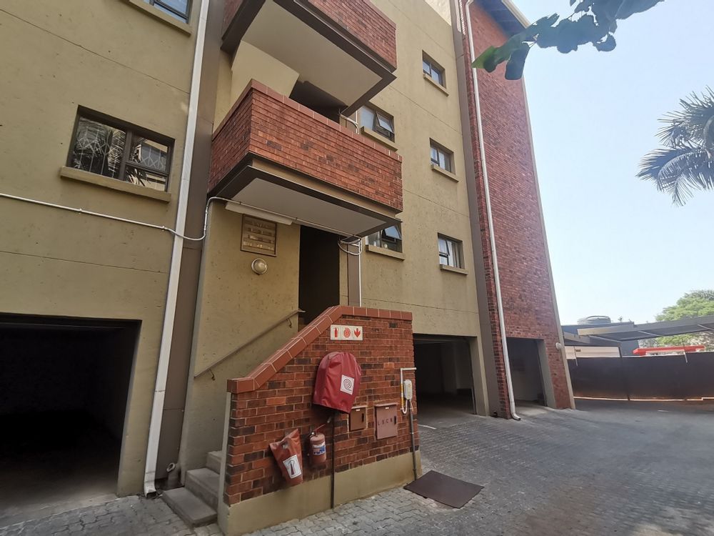 Modern 2 Bed Flat To Rent in Blackheath, Balcony & Newly Tiled Main