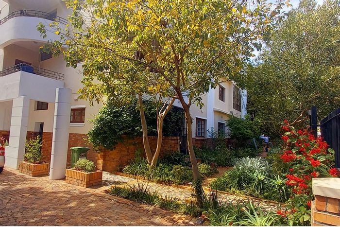 Spacious Gardens apartment for sale: 3 beds, balcony, garage, prime location.