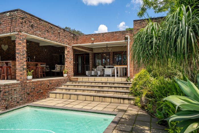 Kloof Central House For Sale: Pool, pub, cottage, tennis court, and security features.