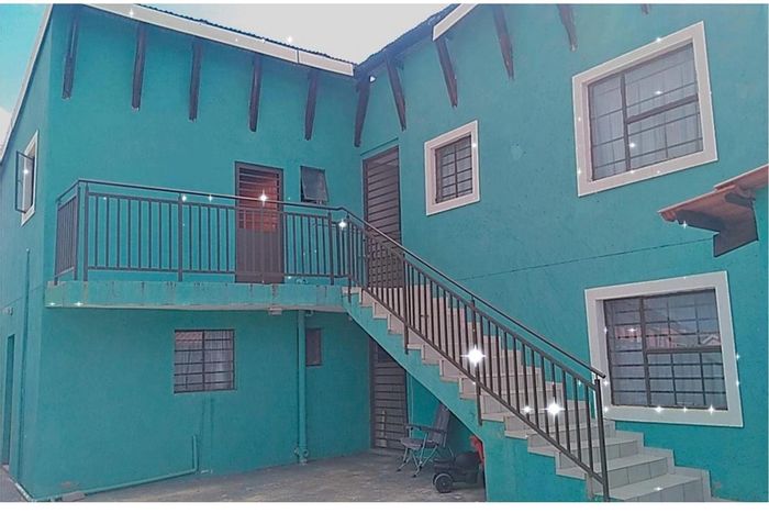 For Sale: 8-bedroom apartment in Tekwane South, ideal for student accommodation.