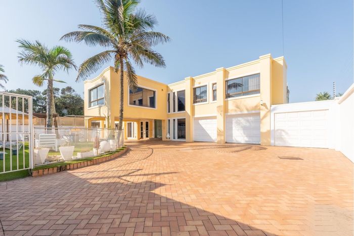 Umhlanga Central House For Sale: Beachfront access, pool, gourmet kitchen, and guest suite.