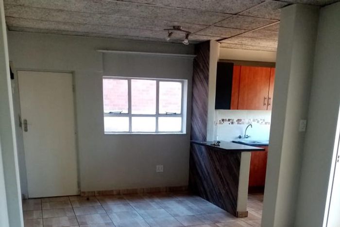 For Sale: 2-Bedroom Apartment in Kempton Park Central with Pool and Security.