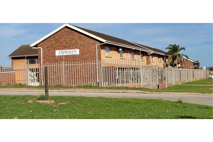 2 Bedroom Apartment For Sale in Swartkops with private courtyard and parking.