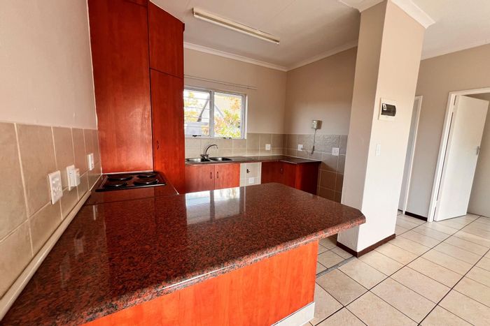 For Sale: Apartment in Sinoville with security, braai facilities, and kids' play area.