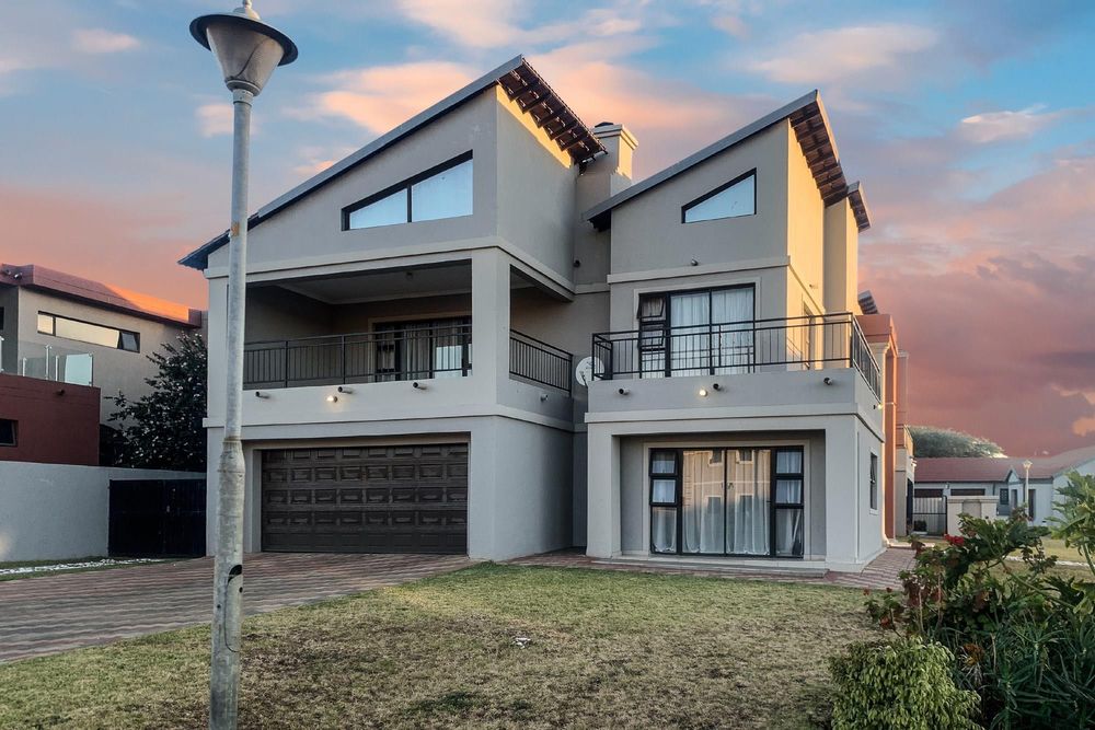 Thorn Field Estate House For Sale 5 bedrooms, openplan living, prime