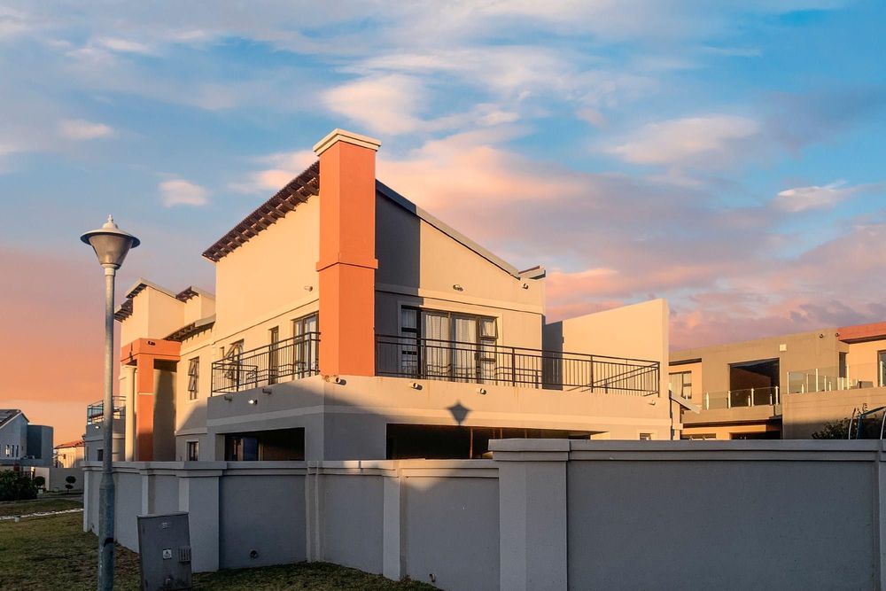 Thorn Field Estate House For Sale 5 bedrooms, openplan living, prime