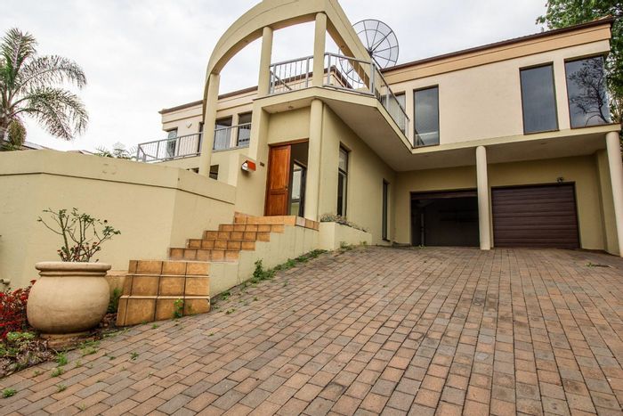 House To Rent in Centurion Golf Estate: 4 bedrooms, golf course views, private study.