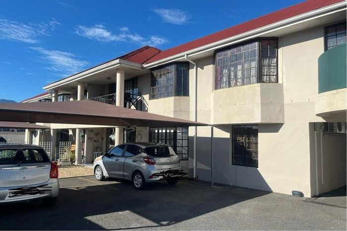 For Sale: Spacious 3-bedroom apartment in Paarl Central with secure parking and storage.