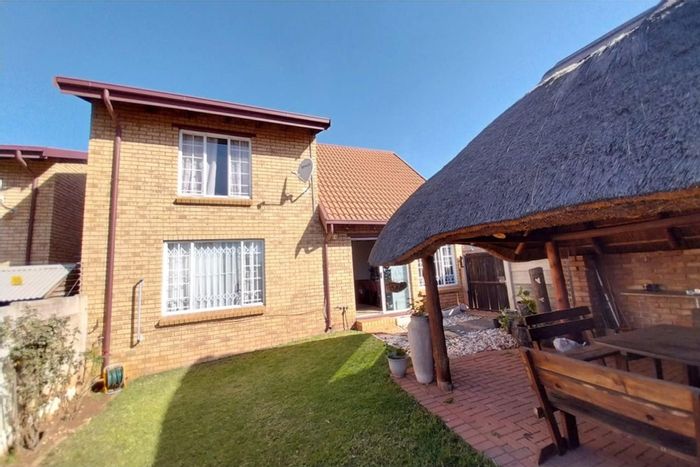 Hennopspark Townhouse For Sale: 3 Beds, private garden, lapa, near schools.