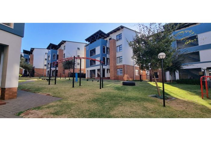 Apartment To Rent at Greenstone Gate: 2 beds, balcony, secure complex, great views.