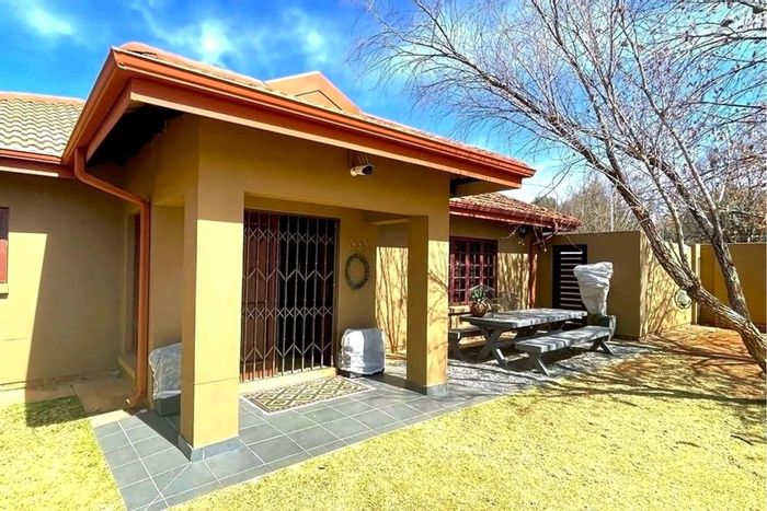 Spacious Henley On Klip house for sale with pool, security, and off-grid features.