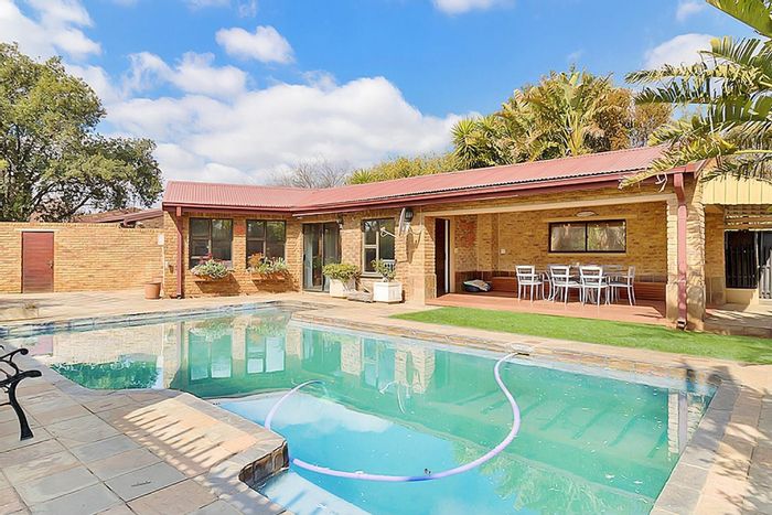 For Sale: House in Constantia Kloof with 6 garages, guest quarters, and pool area.