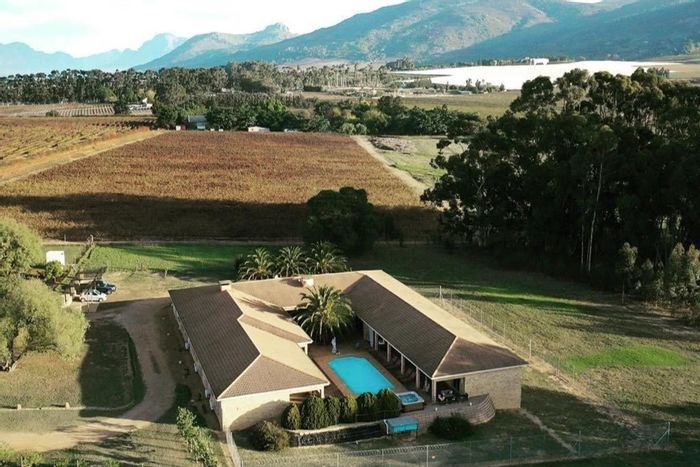 Paarl North House For Sale: Two residences, pool, water rights, investment potential.