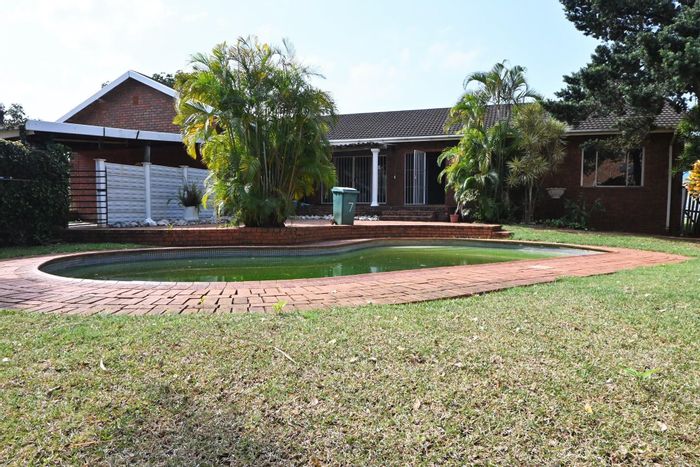 House For Sale in Richem: 4 bedrooms, pool, flatlet, electric fence, solar geyser.