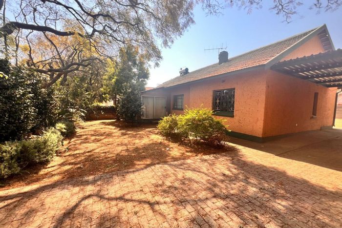 For Sale: House in Cullinan Central with 3 bedrooms, garden, and income-generating flat.