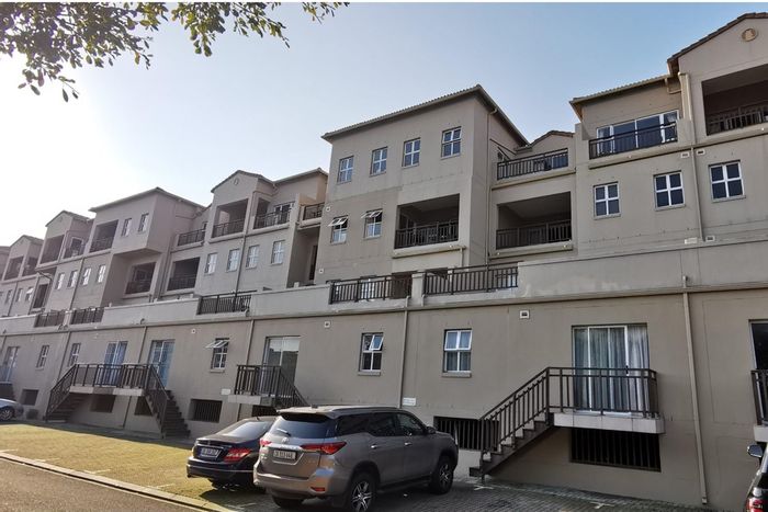 To Rent: Apartment in Milnerton Central with 2 bedrooms, secure parking, and prepaid electricity.