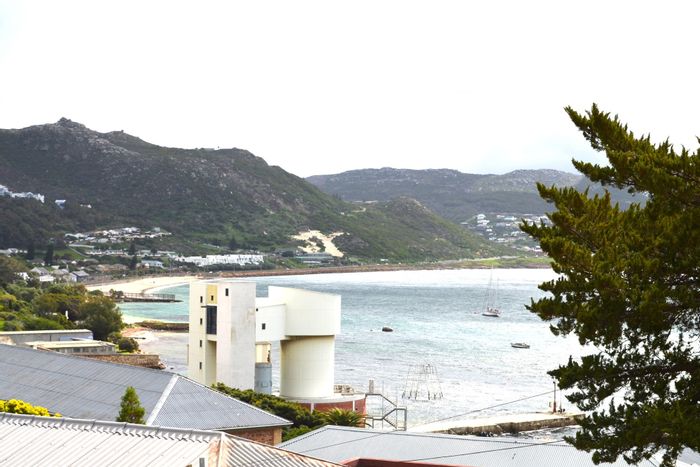 House For Sale in Simons Town Central: 4 Bedrooms, Harbour Views, Double Garage.