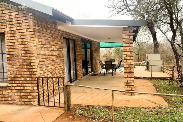 House for Sale in Marloth Park Central: 3 en-suite bedrooms, cottage, splash pool.