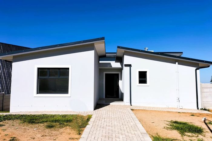 For Sale: House in Dana Bay with 3 bedrooms, indoor braai, ocean views.