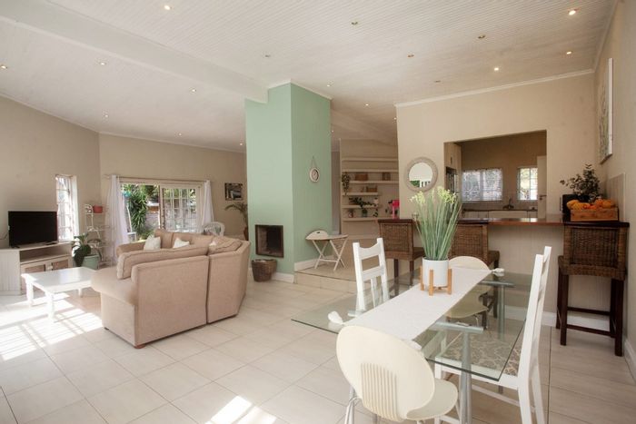 Walmer House For Sale: Pool, garage, flatlet potential, and secure garden.