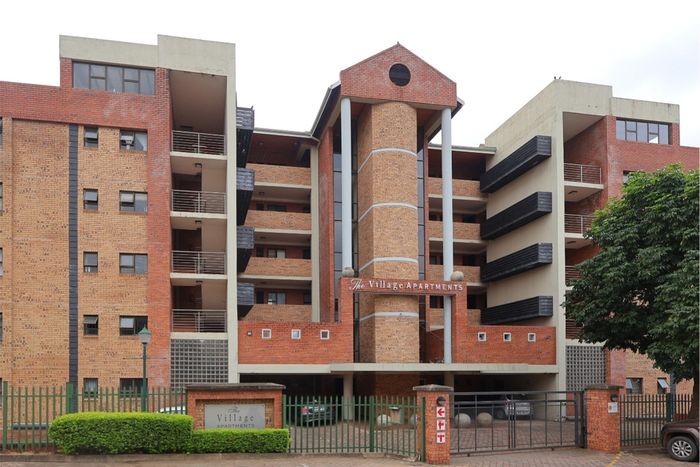 Nelspruit Ext 2 Apartment For Sale: Open-plan design, private balcony, secure parking.