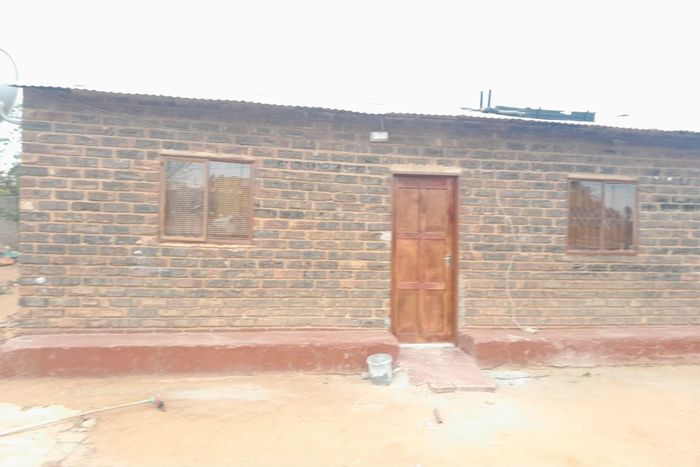 2 Bedroom House To Rent in Polokwane Ext 44 with open plan living.