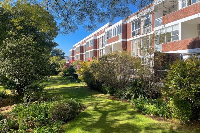 Illovo Apartment To Rent: 2 beds, backup power, garage, communal gardens, great location.