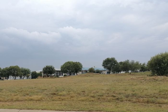 Vacant Land for Sale in Vaal Marina Central with Golf, Security, and Harbour Access.