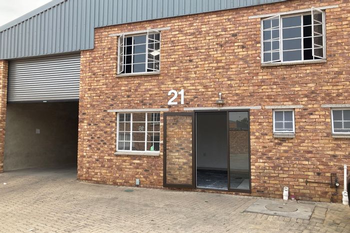 Dunswart Industrial Space To Rent: Secure park, mezzanine, 3-phase power, ideal logistics.