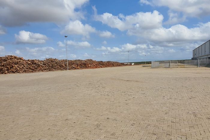 Coega | To Rent | Vacant Land Residential: 20,000m2 paved yard for industrial use.