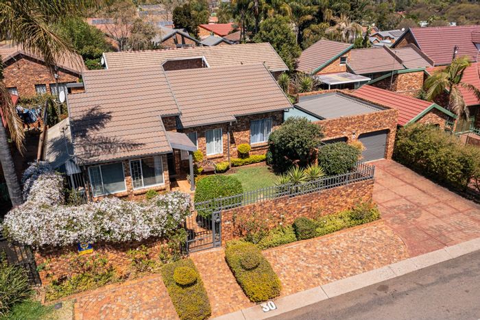 Garsfontein House For Sale: Spacious bedrooms, garden, double garage, near amenities.